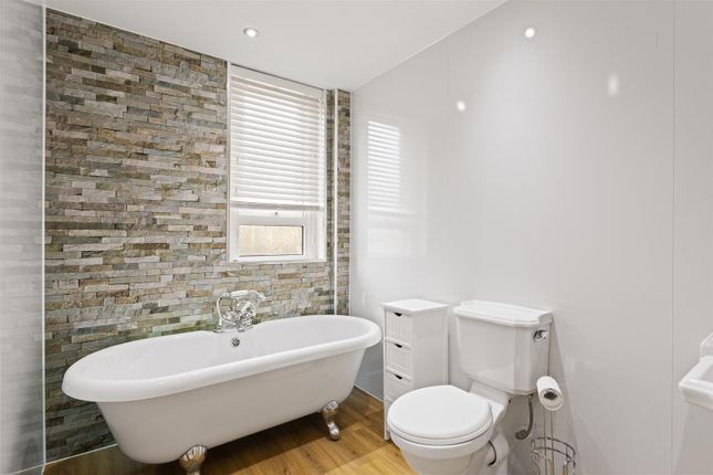 2, Torbane Avenue, East Whitburn photo 4