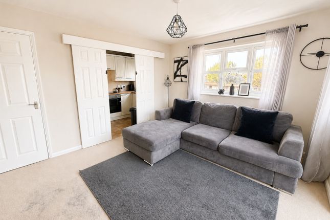 Flat D, 68 London Road, Essex photo 2