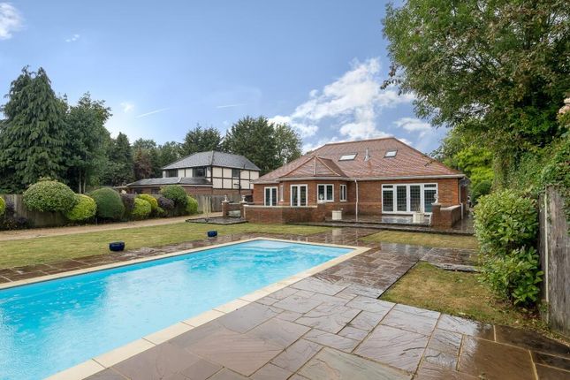 Thumbnail Detached house for sale in Green Road, Thorpe, Egham