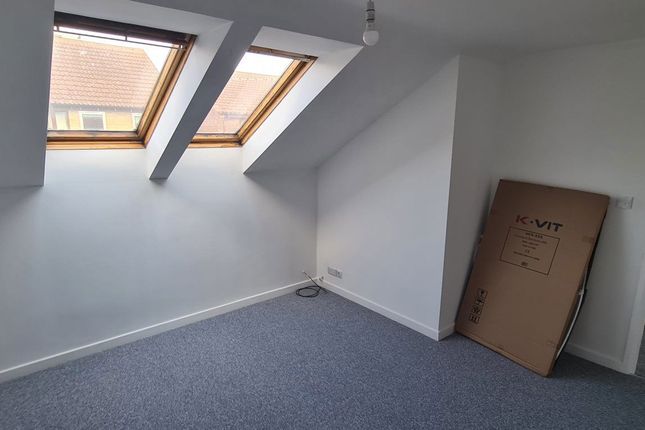 6, Cootes Court, Fen Drayton photo 3