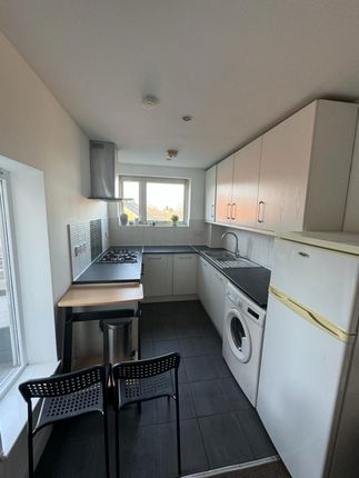 Flat 3 Charles Court, 2A, Prentis Road, Streatham, London photo 4