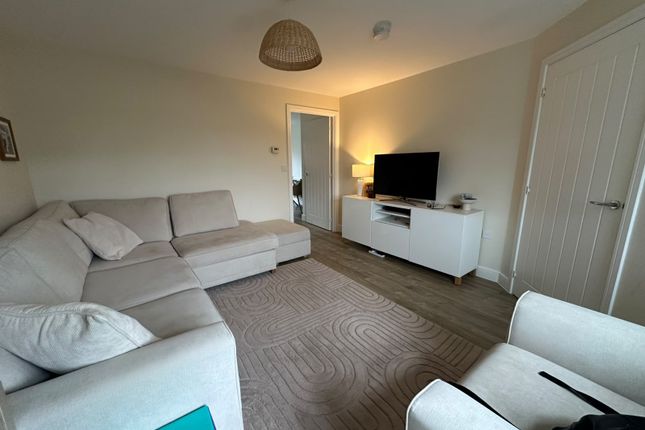 2 Poplar Lane, Ipswich photo 3
