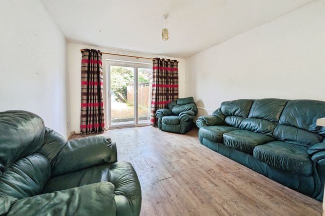 44, Anne Boleyn Close, Sheerness photo 2