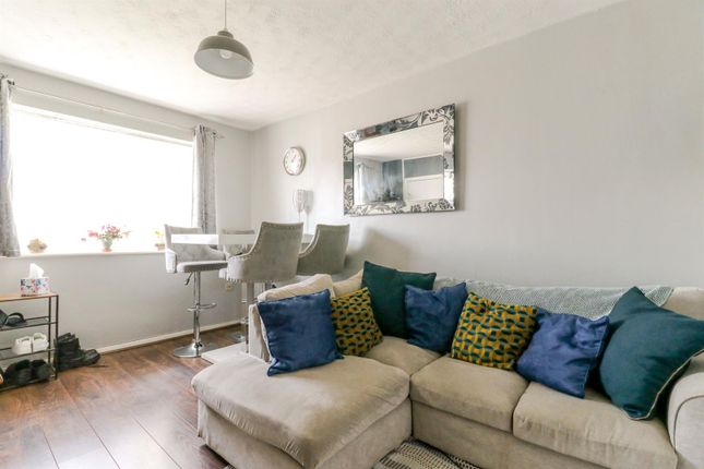 56, Bridle Close, Enfield photo 2