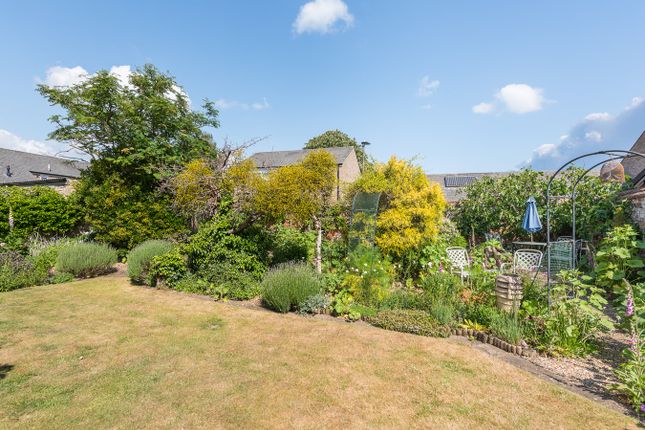 24, High Street, Harrold, Bedfordshire photo 4