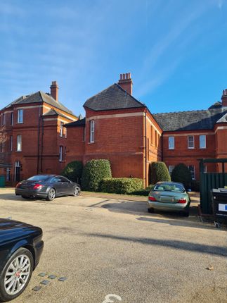 8, Richmond Drive, Woodford Green photo 3