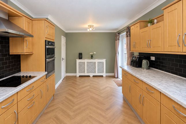10 Holmside Avenue, Durham photo 4