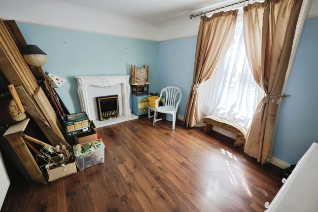 Flat 2 Kings Lodge, 22, Market Place, Bishop Auckland photo 4