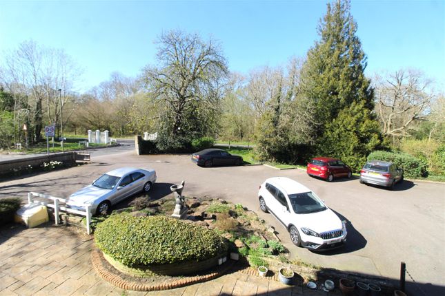 17 Hadley Heights, Hadley Road, Barnet photo 2