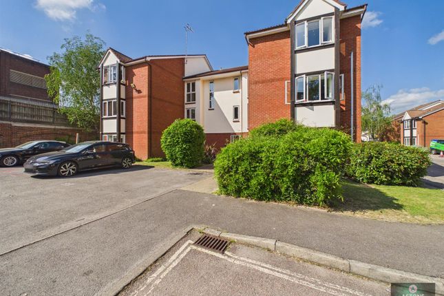 48, Maunsell Park, Pound Hill photo 3