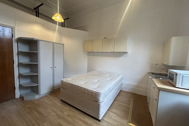 Thumbnail Studio to rent in 11 Collingham Road, London