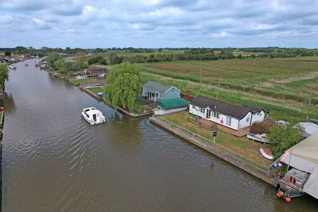 8, North West Riverbank, Potter Heigham photo 4
