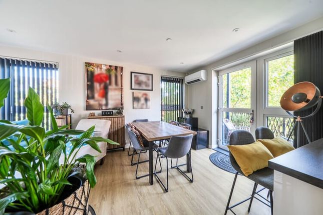 Navigation Drive, East Hertfordshire photo 2