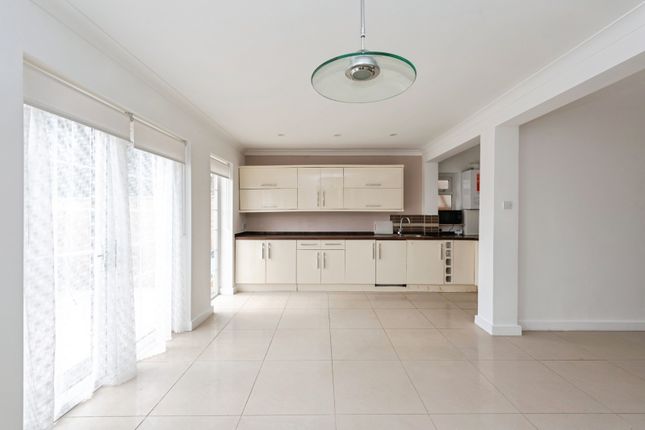 24, Prospect Close, Hounslow photo 4