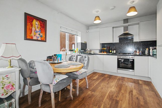 Flat 4, 4 Queens Road, Farnborough photo 4