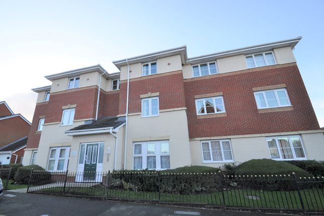 Flat for sale in Kingham Close, Moreton, Wirral