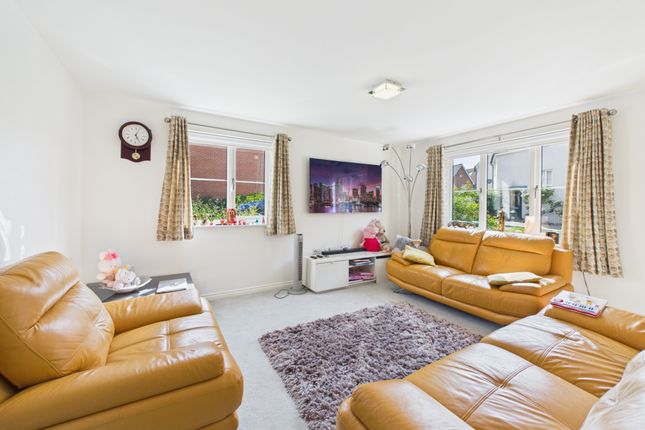 12 Tributary Lane, Horsham photo 2