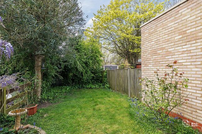Terraced house for sale in Turnpike Link, Croydon
