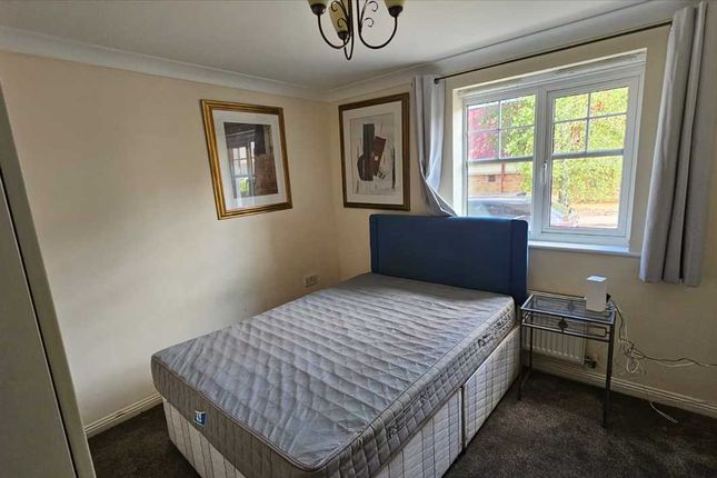 8, Orchestra Court, Edgware photo 5