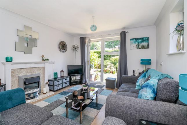 3, Tulip Court, North Parade, Horsham photo 2
