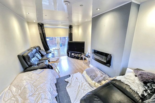 19, Titian Avenue, South Shields photo 2