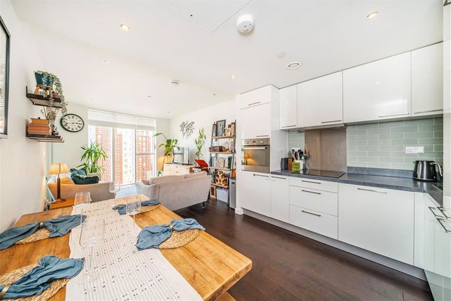 Apartment 907, 155, Wandsworth Road, London photo 3