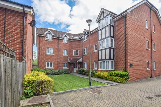 Flat for sale in The Granary, Stanstead Abbotts, Ware - Chain Free