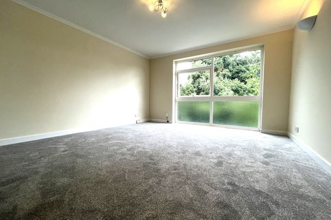 Flat to rent in Urquhart Court, Beckenham, Kent