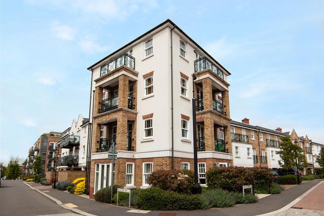 Flat for sale in Holford Way, London