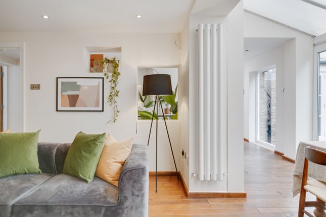 Flat for sale in St. Peter's Street, London
