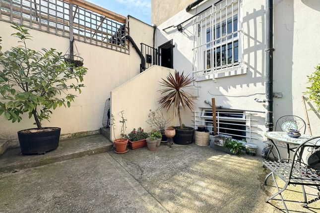Flat 4, 240, Amhurst Road, Hackney photo 3