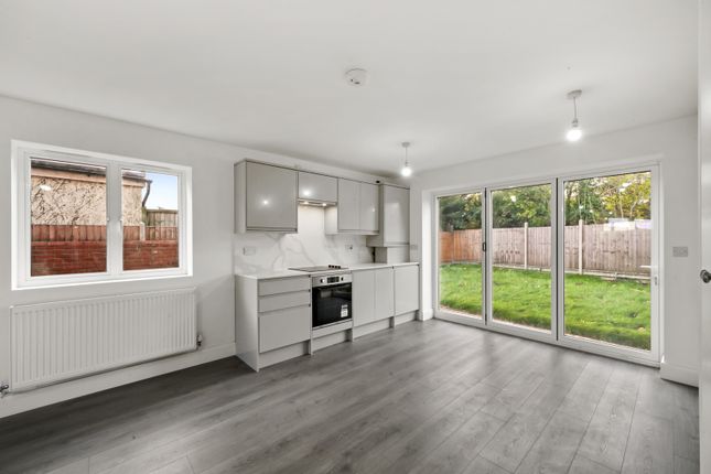 Thumbnail Flat to rent in St. Albans Road, Garston, Watford
