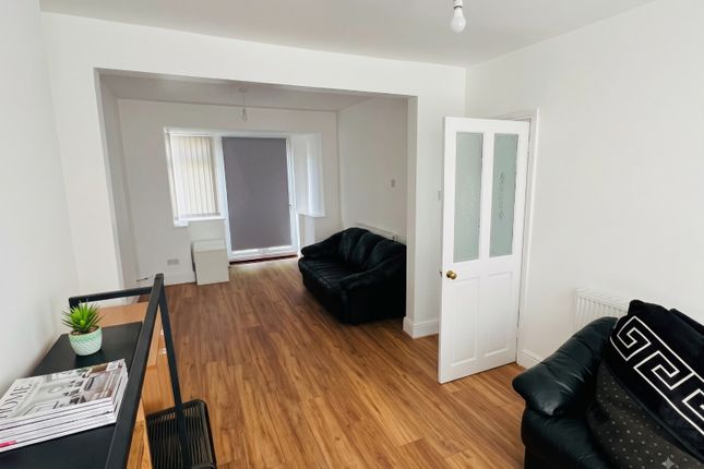 38, Gore Avenue, Salford photo 5