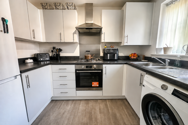 4, Hornbeam Way, Wolverhampton photo 3