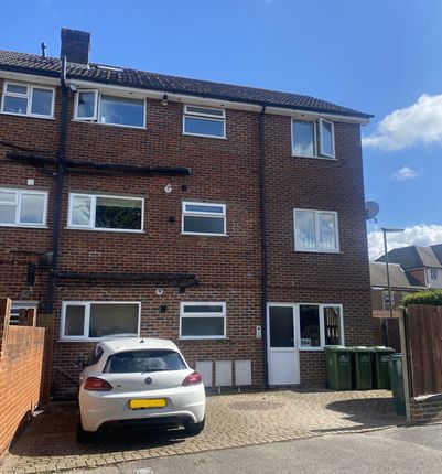 Flat to rent in Staines Road East, Sunbury-On-Thames