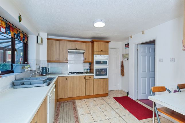 2, Larkspur Close, Leicester photo 3