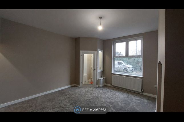 Livingstone Street, Lees, Oldham photo 5