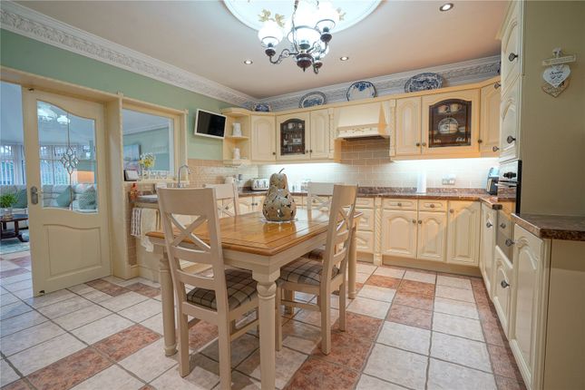 21, Manor Way, Sheffield photo 2