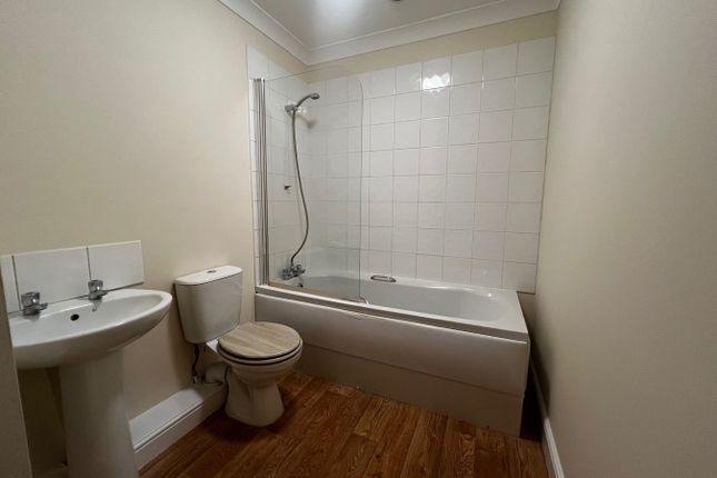 Flat B, 46, Railway Road, Downham Market photo 5