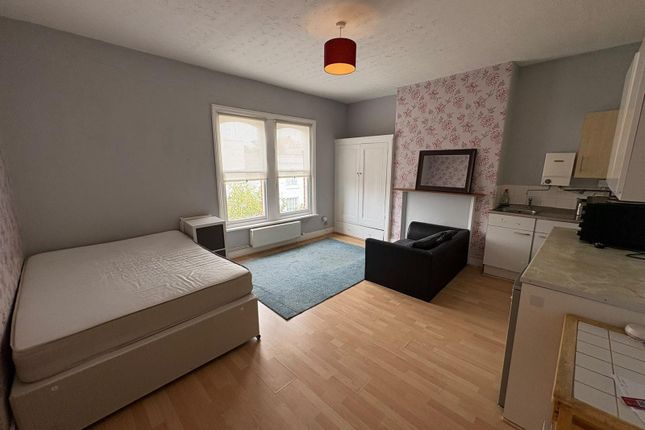 Room 8, 29, Castle Road, Portsmouth, Southsea photo 2