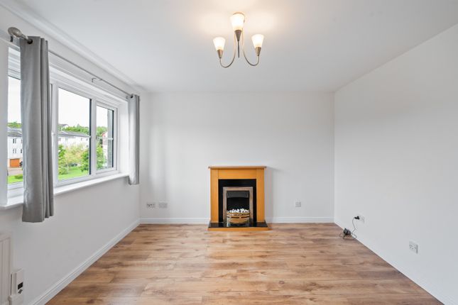 5, Queens Crescent, Livingston photo 4