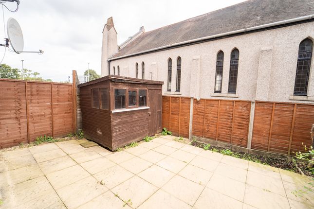 4, Fulham Close, Uxbridge photo 5