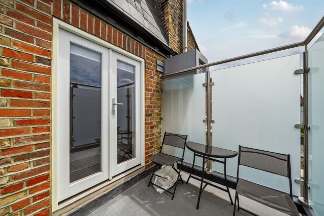 Second Floor Flat 3, 65, Garratt Terrace, London photo 4