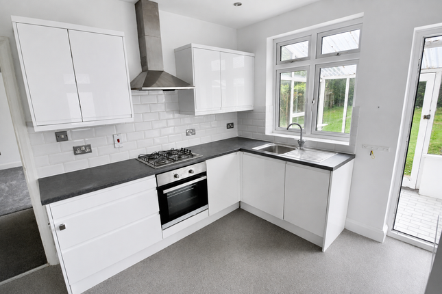 21, Warren Chase, Thundersley photo 4