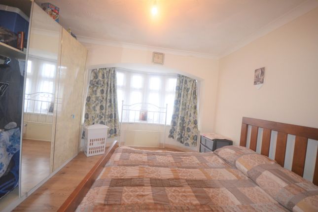 23, Malvern Drive, Ilford photo 3