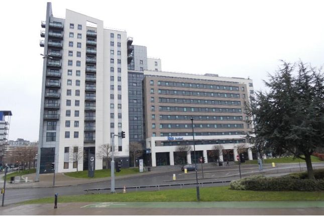 2-bed flat on Apartment 202, The Gateway North, Crown Point Road, Leeds, £130,000