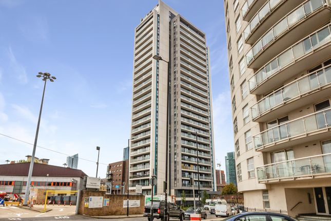 Flat to rent in Horizons Tower, Yabsley Street, London