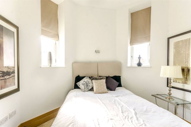 Flat for sale in Leman Street, Aldgate East, London