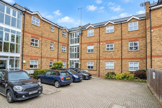 2, St Augustines Court, Bishops Stortford, Herts photo 4
