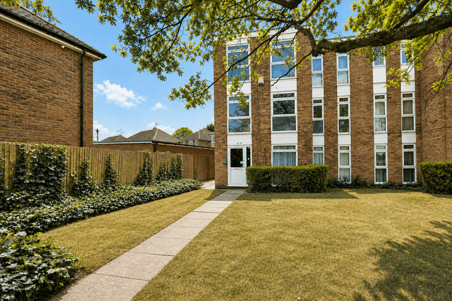 2-bed flat on 20 Elderberry Close, Luton, £1,325/mo